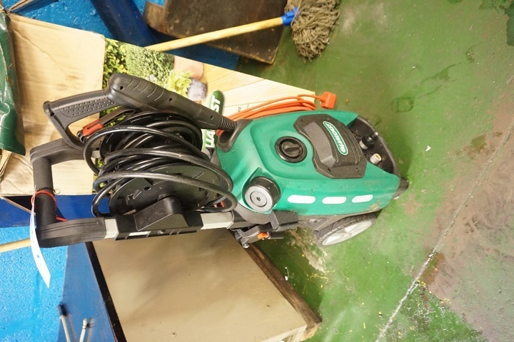 Qualcast 2000W Pressure Washer and Rutland Garden Hose