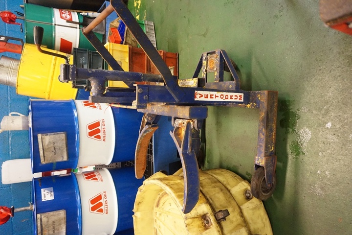 Tubular Steel Mobile Cradle with Oil Bins