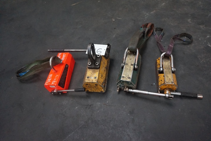Qty (4) Various Sized Magnetic Lifts
