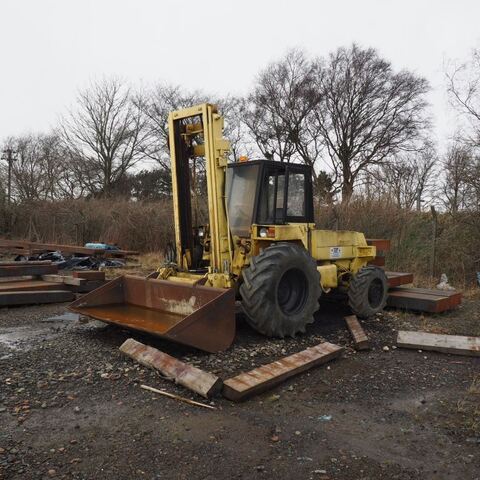 JCB Fork Truck with Bucket plus spare set Lifting Forks