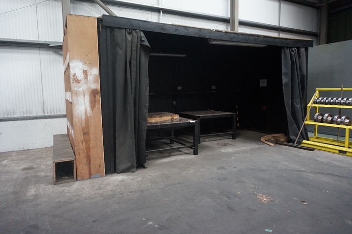 Crack Detector Booth with Table