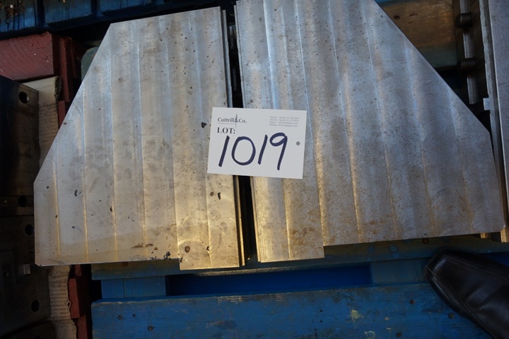 (1) x 3 Jaw Set and Riser Blocks suitable for VTL's