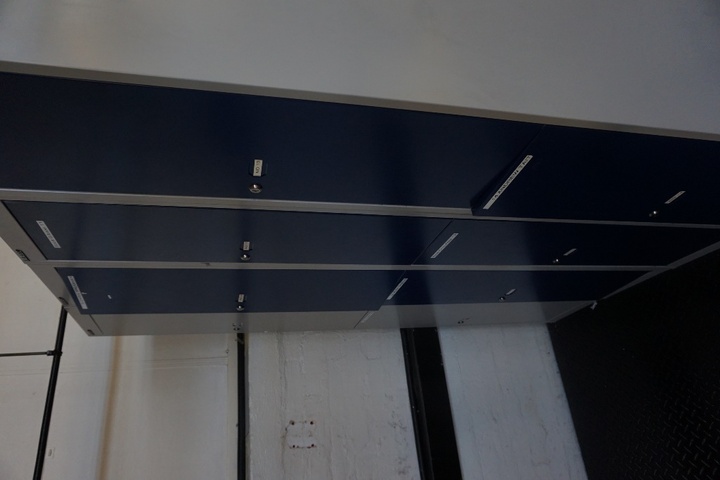 (8) x Bisley Single Unit Two Section Lockers