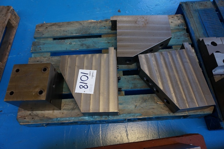 (1) x 3 Jaw Set and Riser Blocks suitable for VTL's