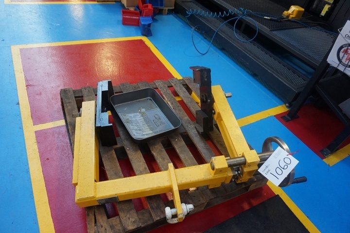 Two Jaw Adjustable Manipulator Clamp for 20" - 28" Products with Lifting Hook