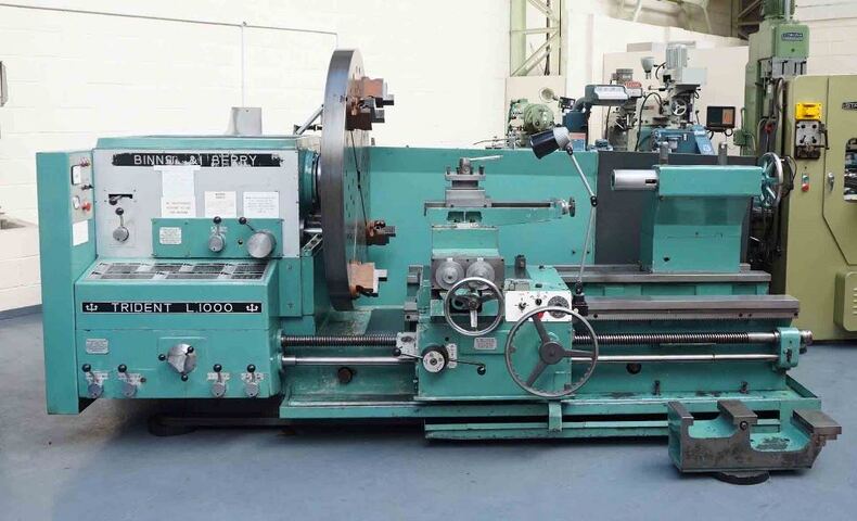 BINNS & BERRY TRIDANT L1000 Gap Bed Centre Lathe