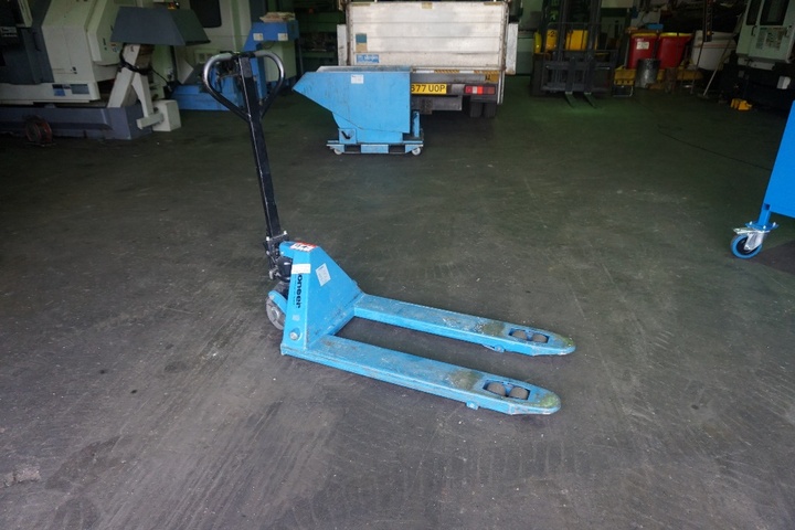 Pioneer Pallet Truck 2000kg