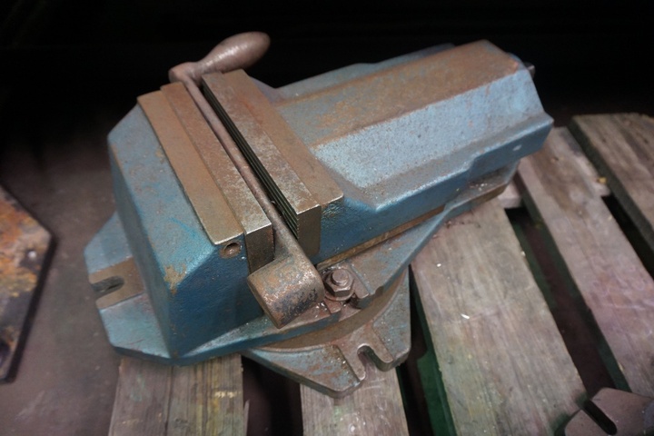 8” Swivel Machine Vice