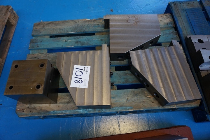 (1) x 3 Jaw Set and Riser Blocks suitable for VTL's