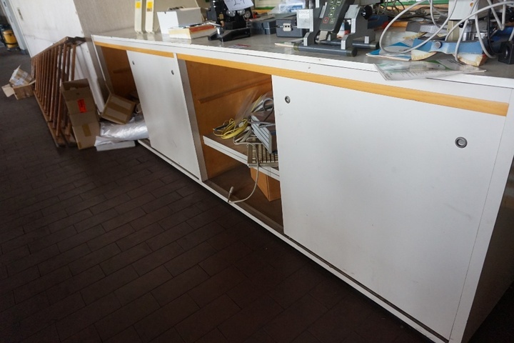 (2) x Cupboards each with two sliding doors