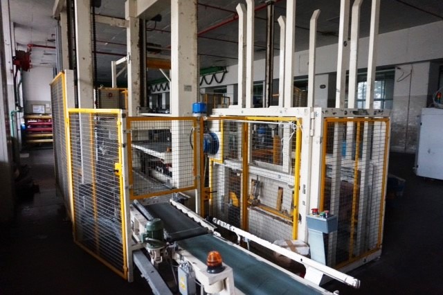 Lot 408 Lita Model PPM/BR Palletising System with motorised in-feed and out-feed conveyors