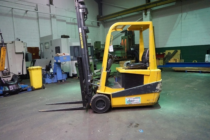 Detas Robustus Model SE320 Electric Forklift
