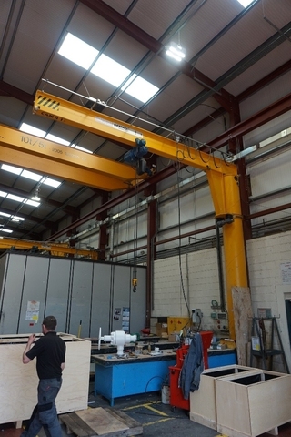 Jib Crane with Motorised Movement