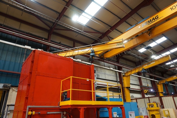 Jib Crane with Motorised Movement