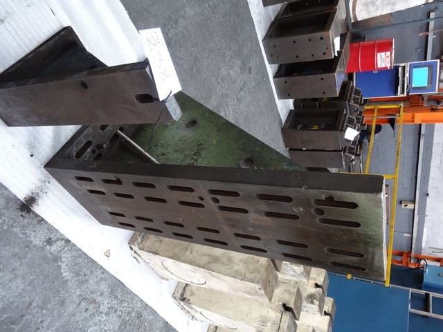 (2) Angle Plates