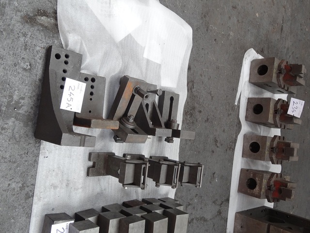 (3) x Adjustable clamps & (5) Angle Plates