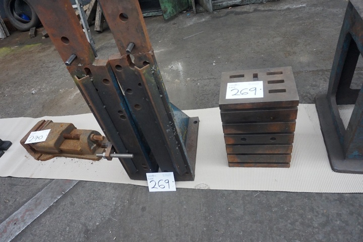 (2) Angle Plates
