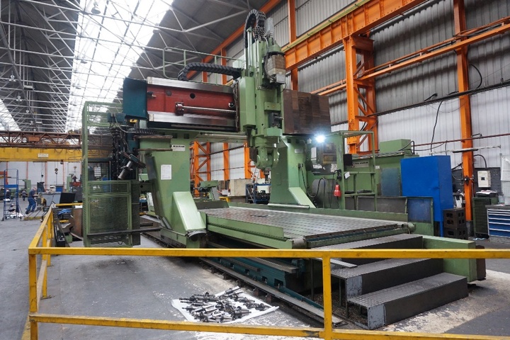 TOS Kurim Model FRFQ200 5-Axis CNC Gantry Mill