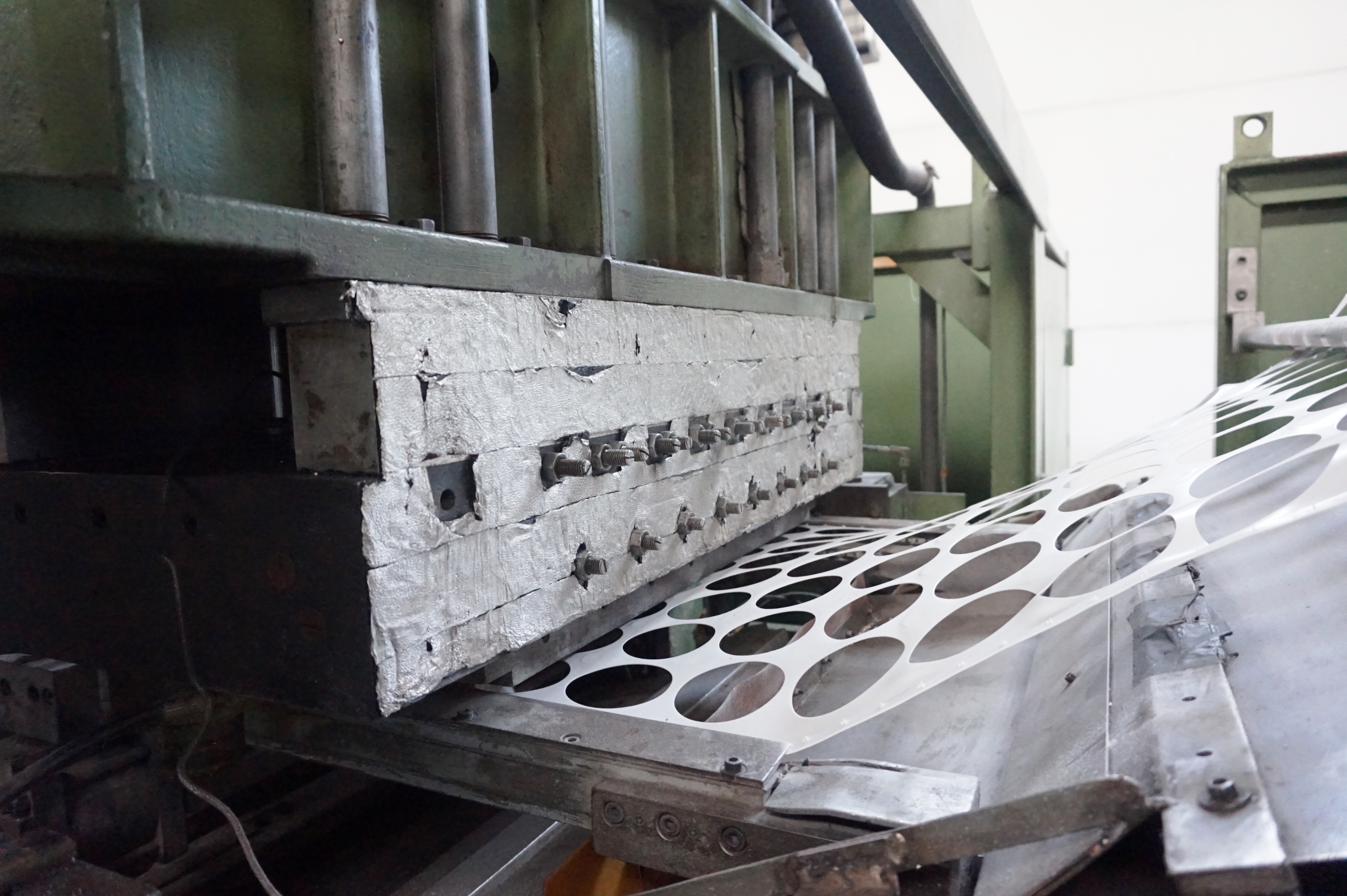 ILLIG RDM 70k Automatic Pressure Forming Machine