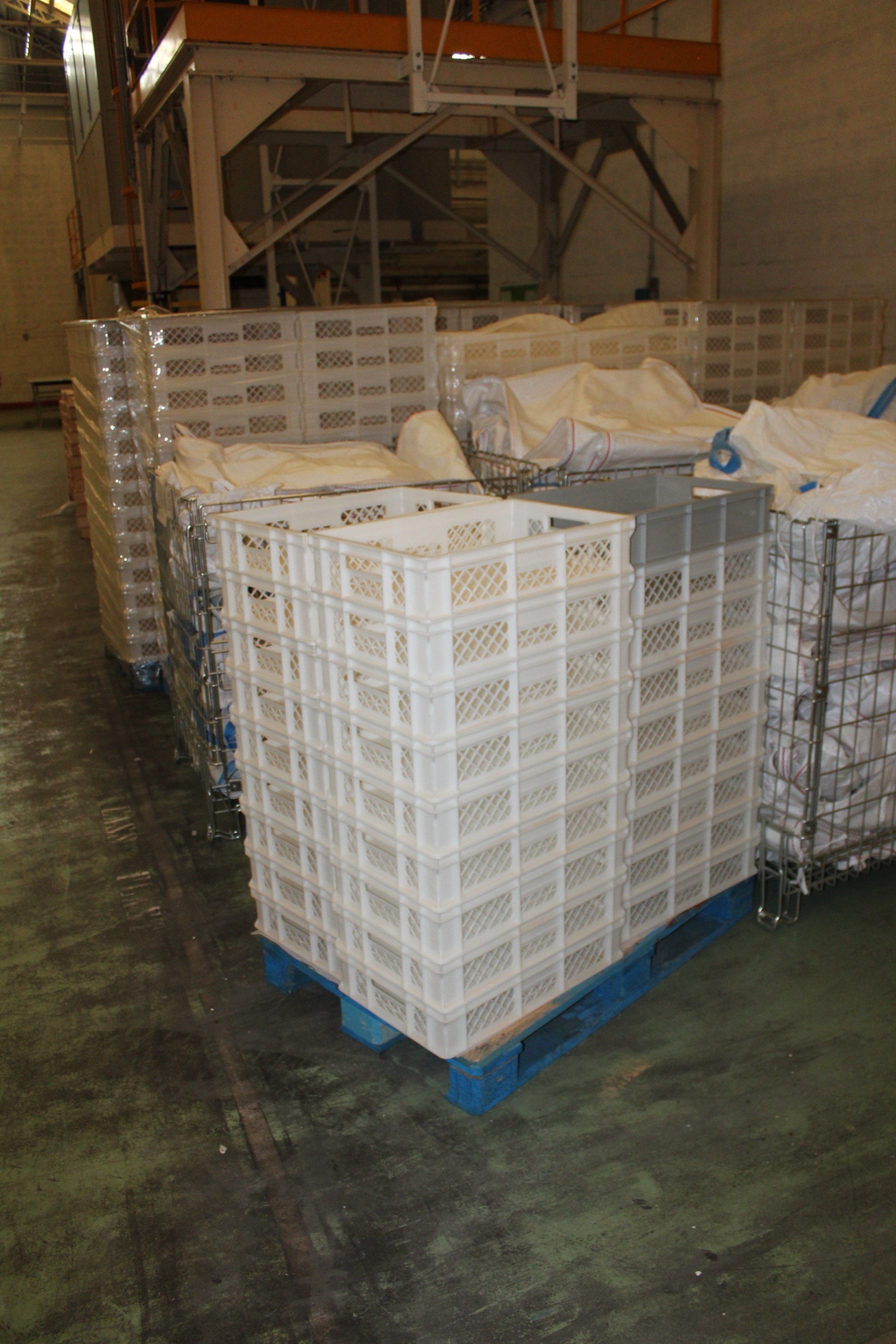 Qty of Plastic Bread Bins and Bulk Storage Bags