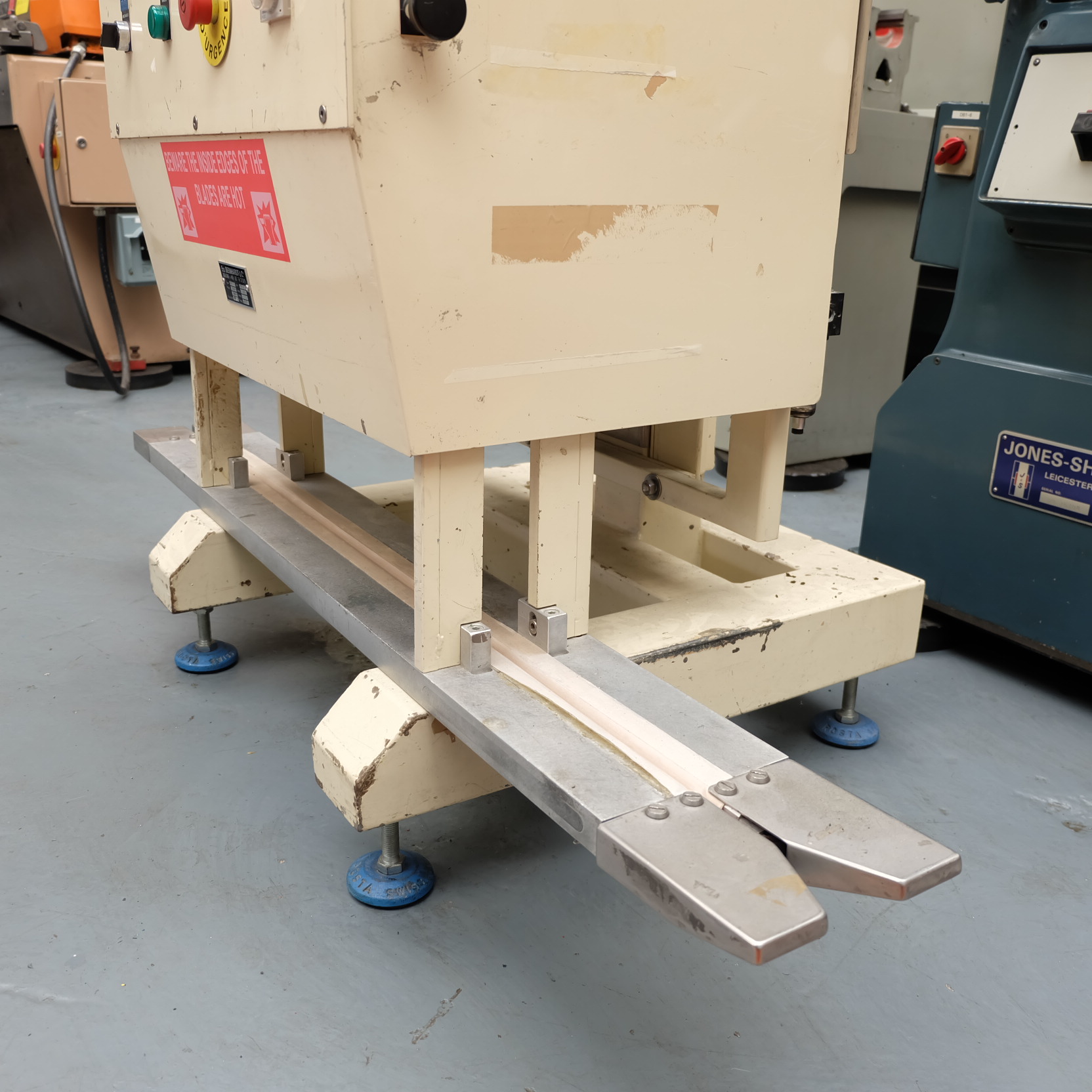 ETS Bernard Type HB6120P Industrial Sealing Machine