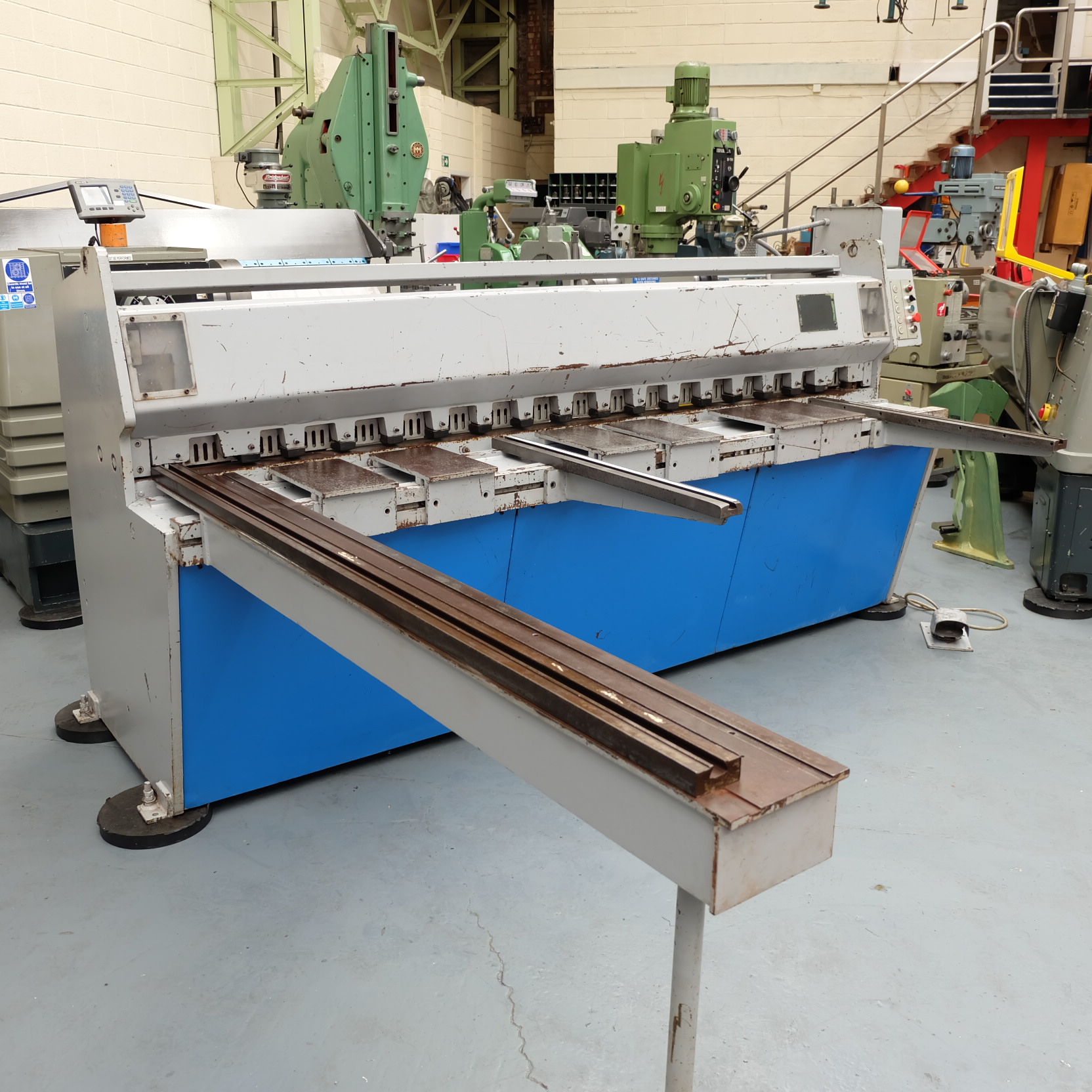 EDWARDS PEARSON Type DD Powered Guillotine