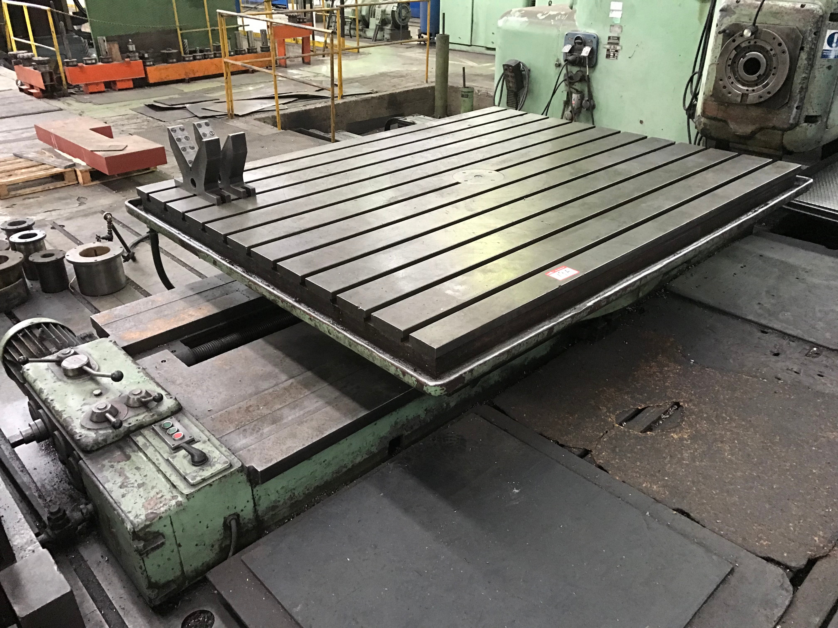 Powered Rotary Table, 2m x 2.5m