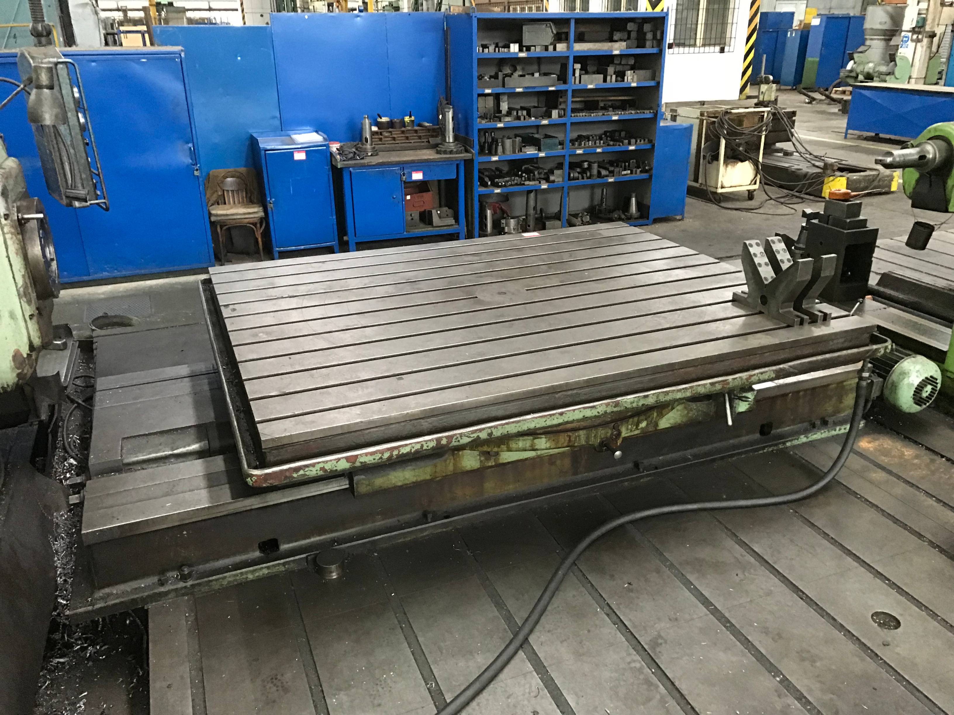 Powered Rotary Table, 2m x 2.5m