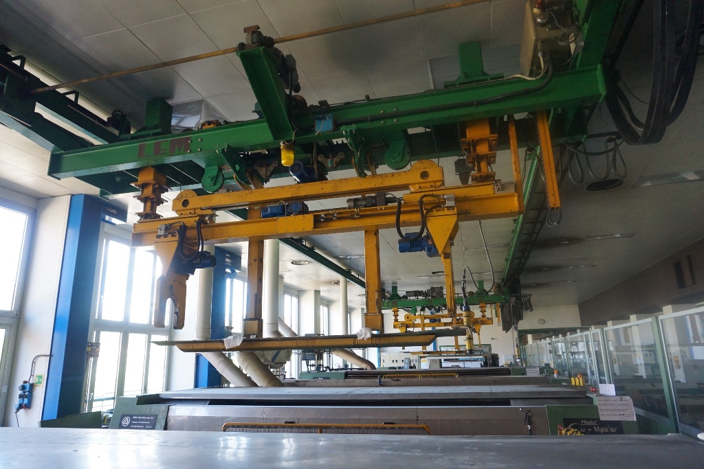 overhead-gravure-cylinder-lifting-system-comprising-two-lem-2-ton-cranes