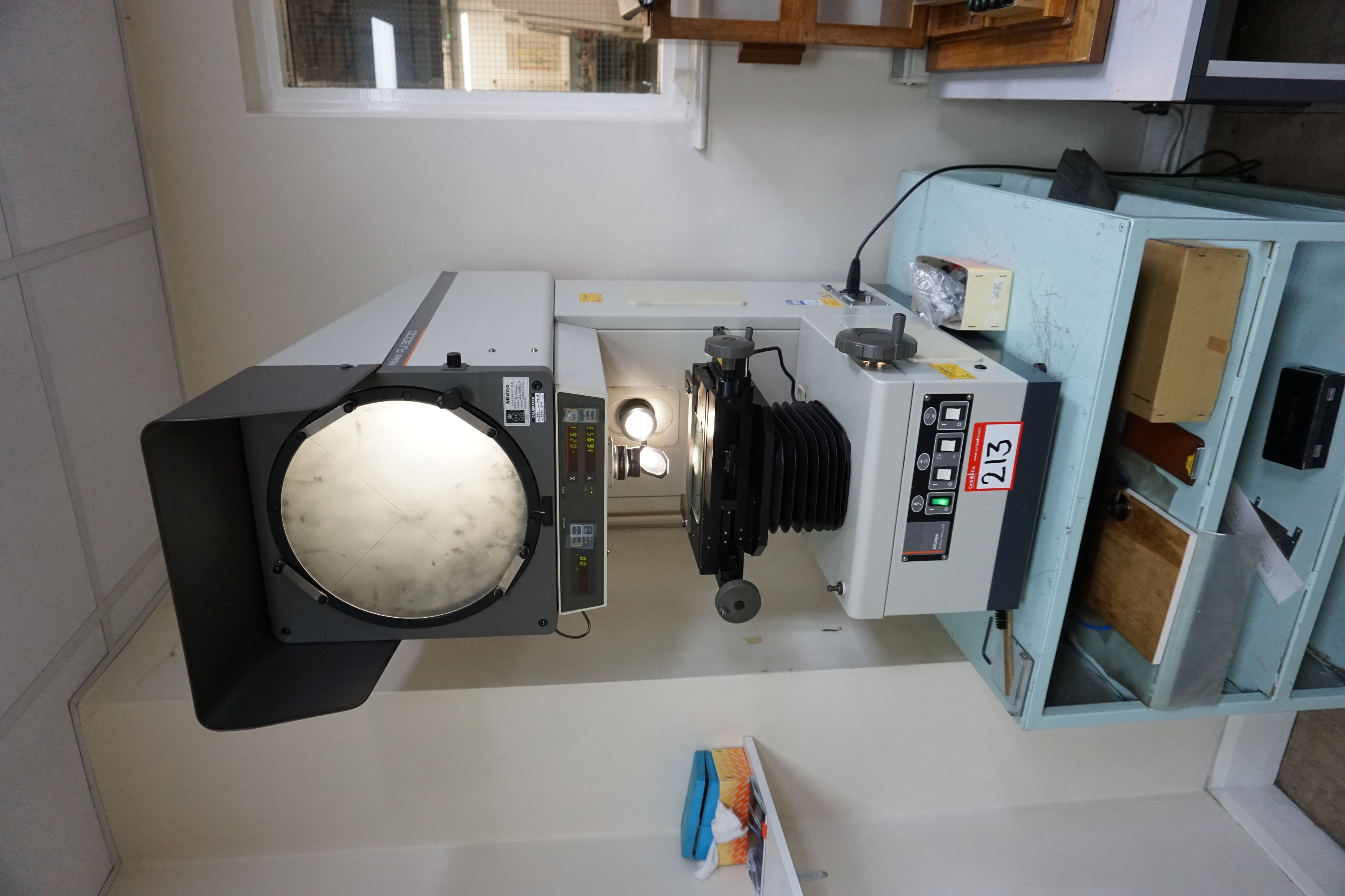 Mitutoyo PJ3000 Profile Projector