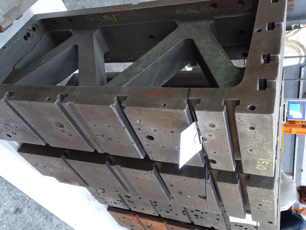 (2) Machine Cubes