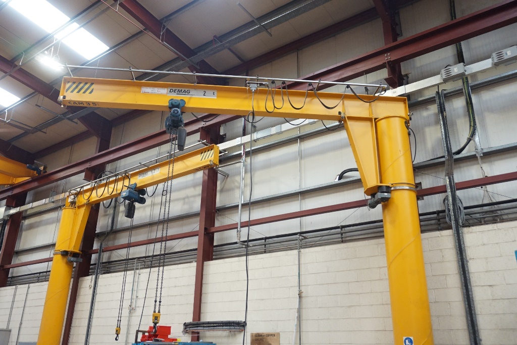 Jib Crane with Motorised Movement