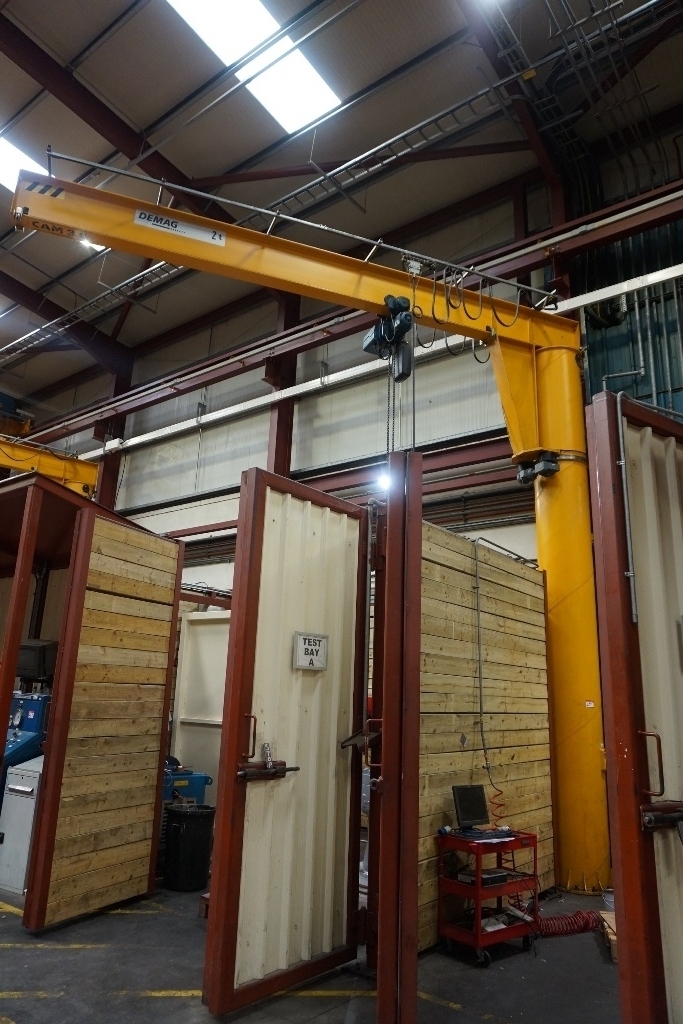 Jib Crane with Motorised Movement