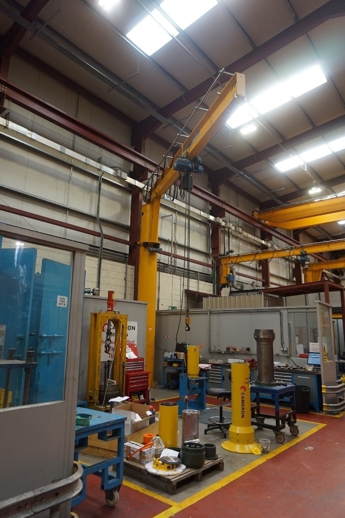 Jib Crane with Motorised Movement