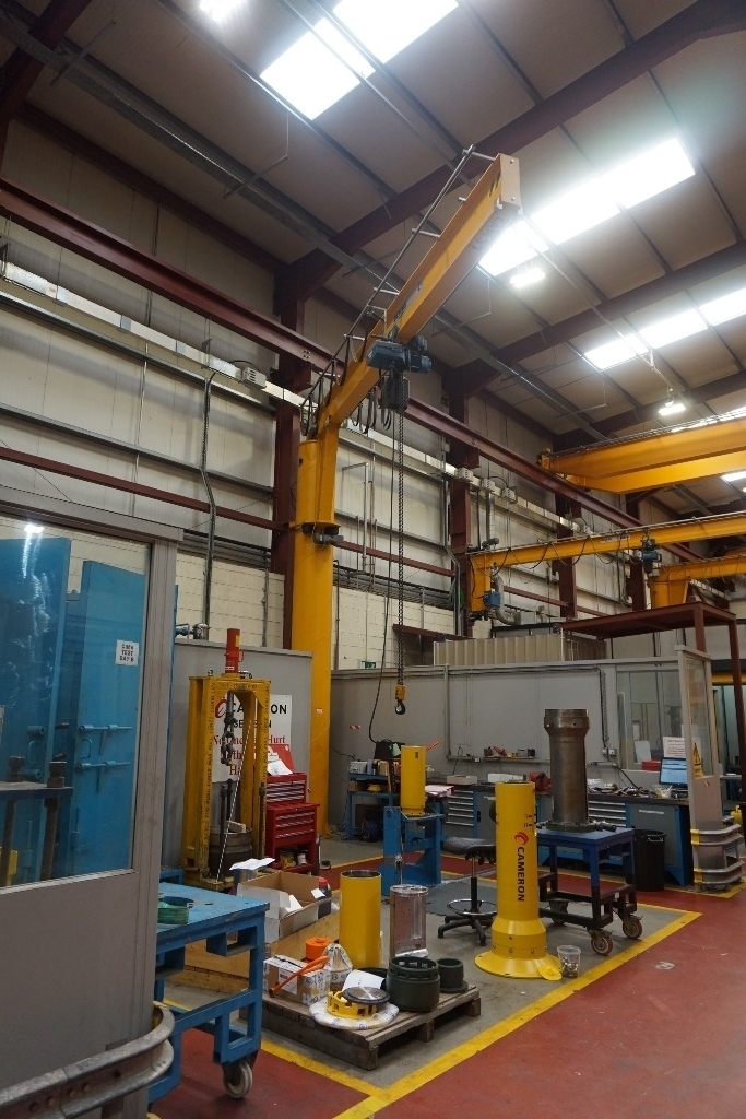 Jib Crane with Motorised Movement