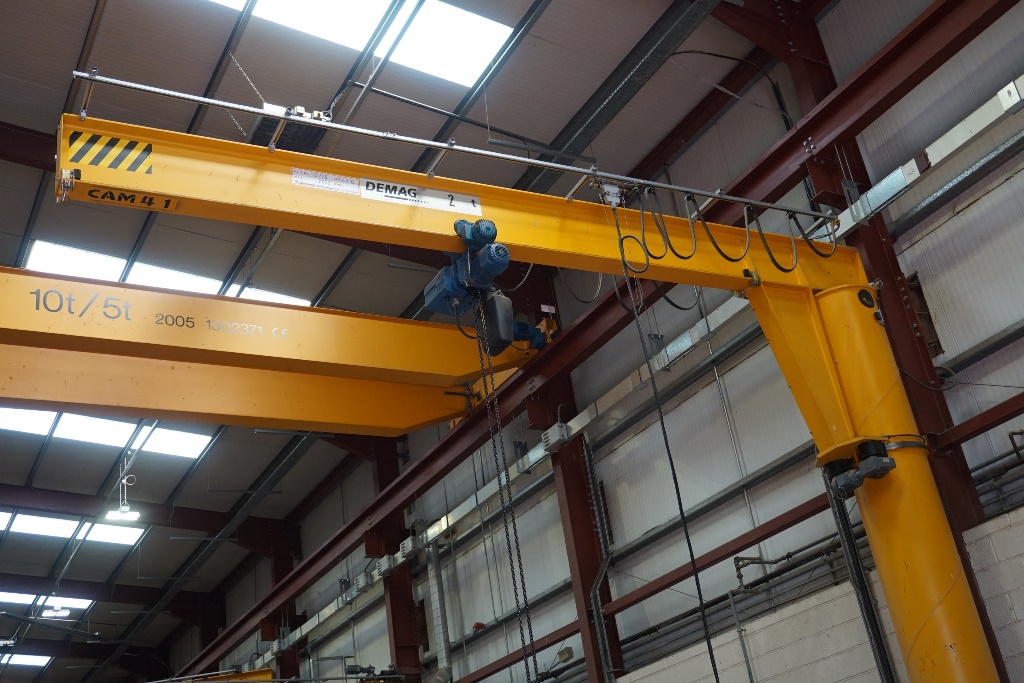 Jib Crane with Motorised Movement