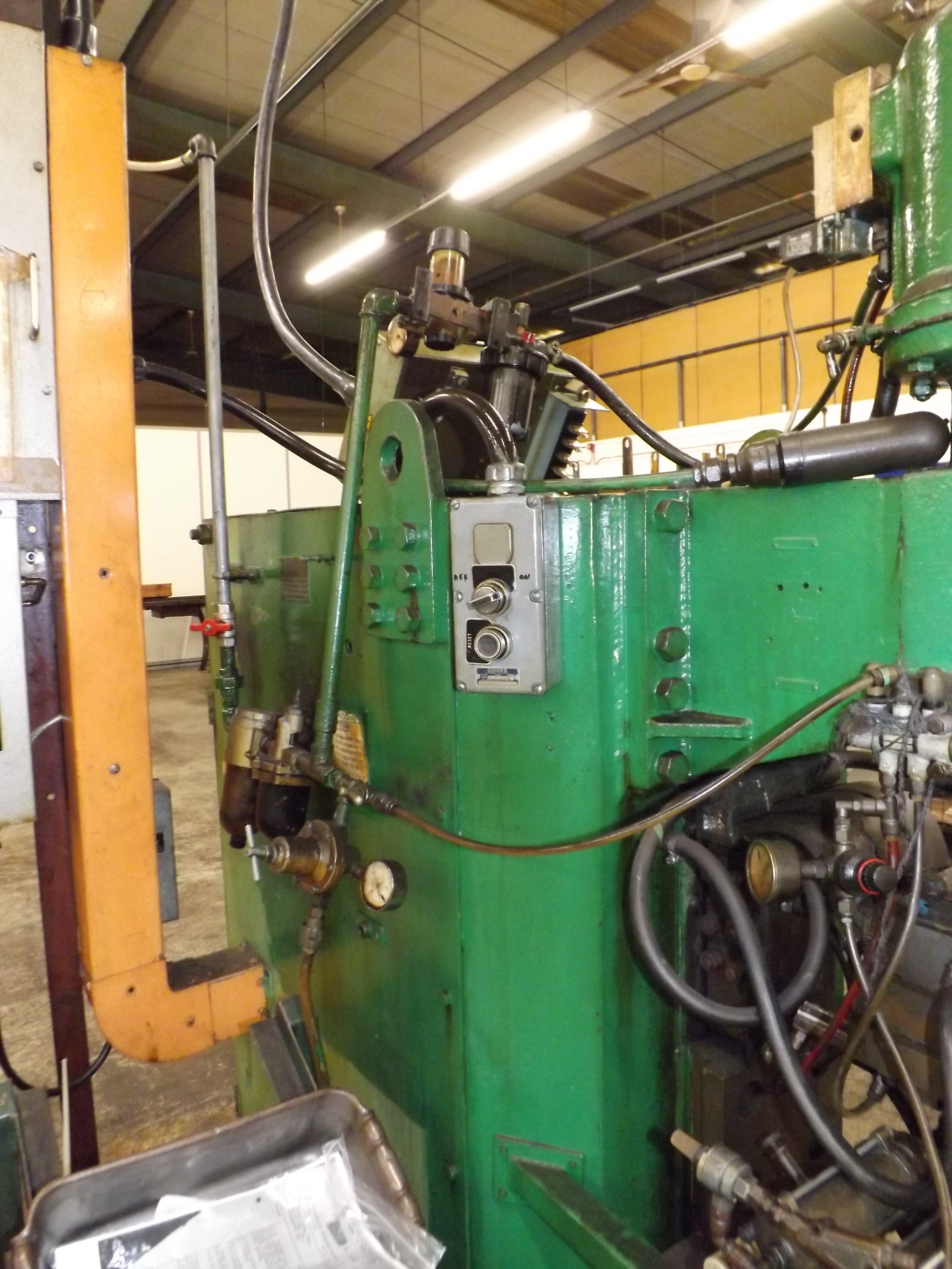 ESAB MIG 405 MIG Welder