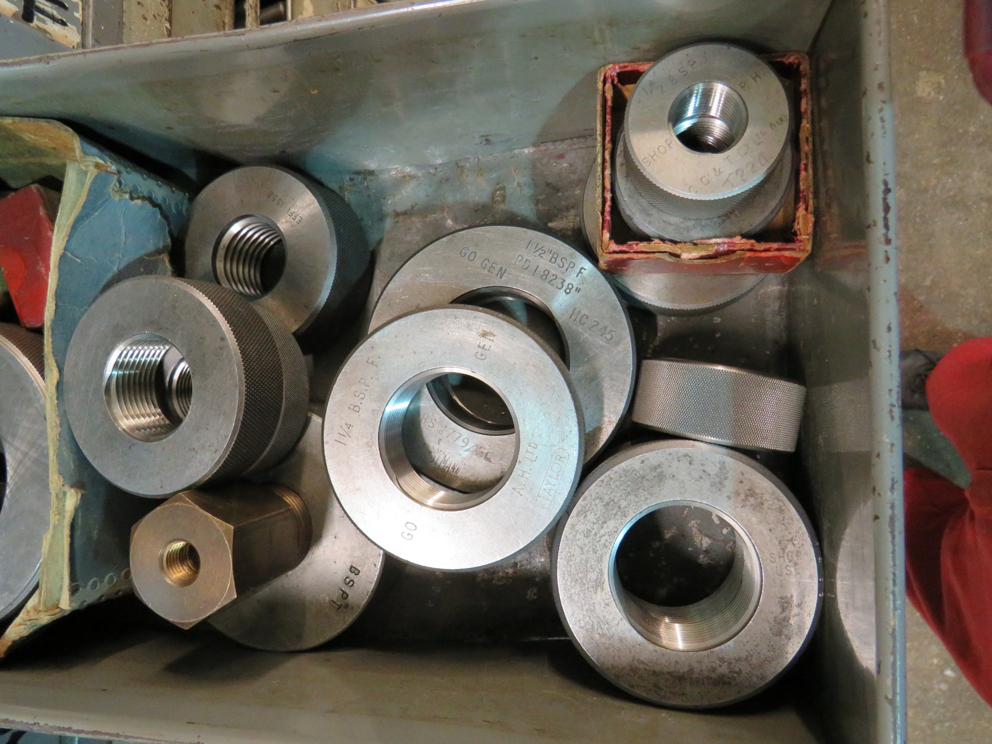 Storage Rack with Thread Gauges