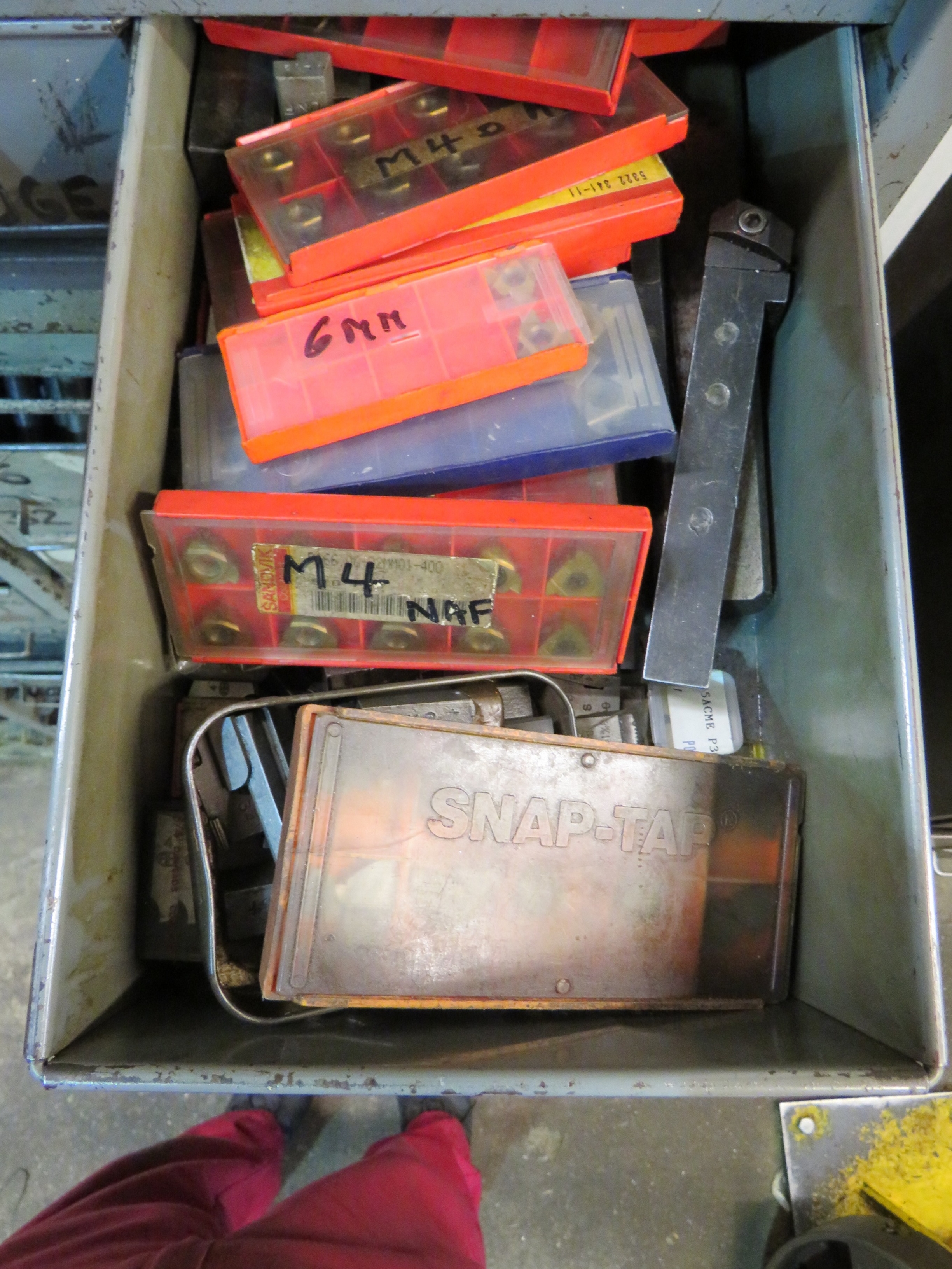 Storage Rack with Thread Gauges