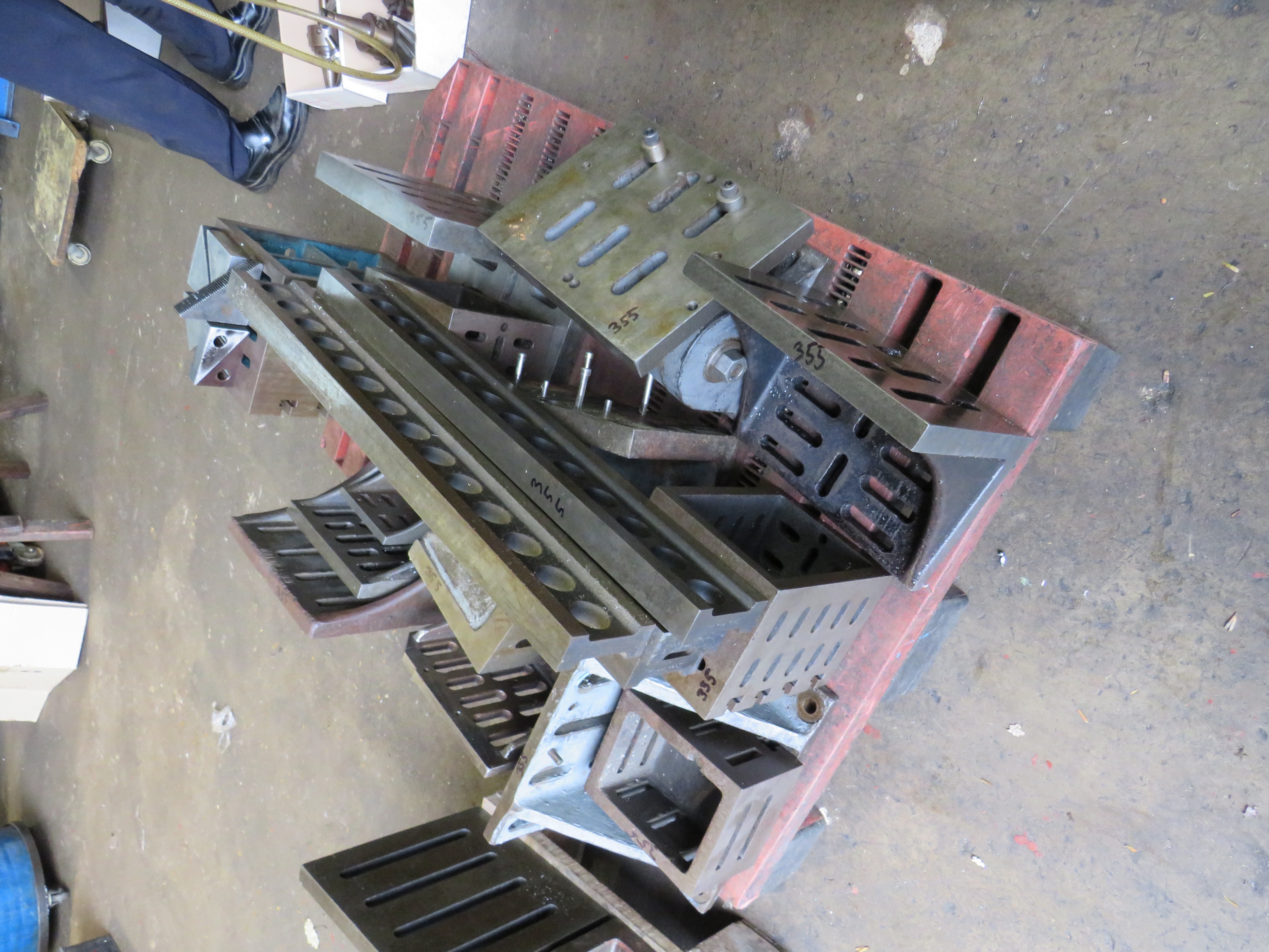 Qty Angle Plates & Cubes