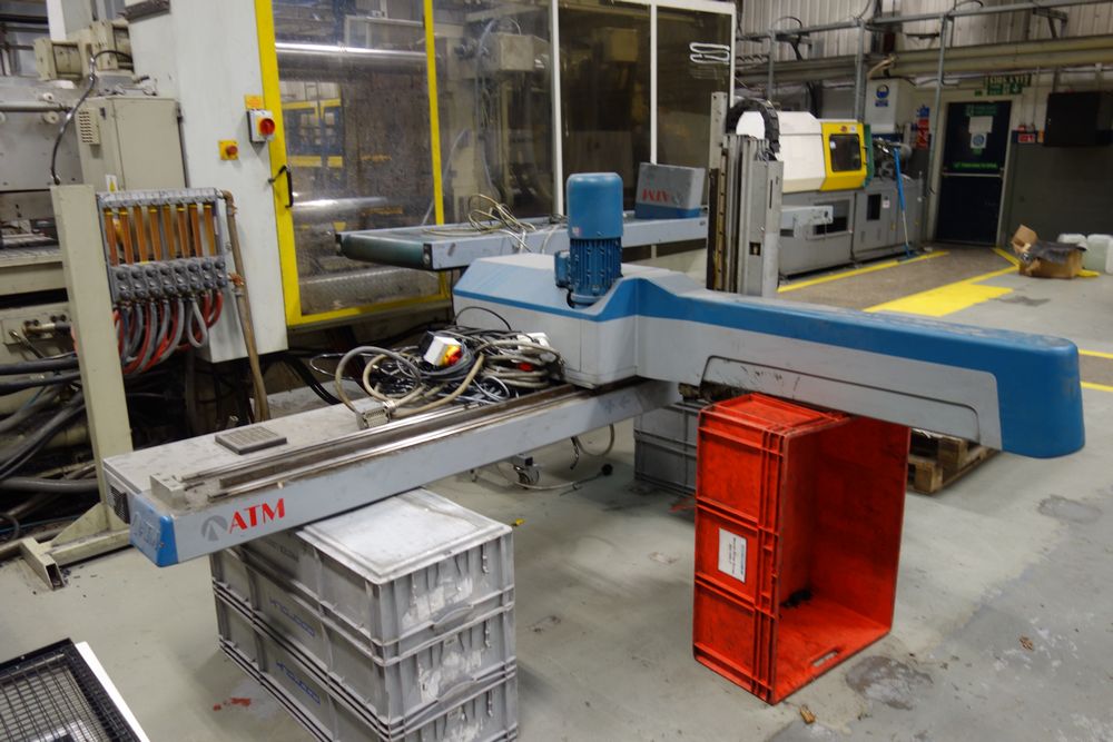 Negri Bossi Model V370 HP 370 Ton Injection Moulding Machine