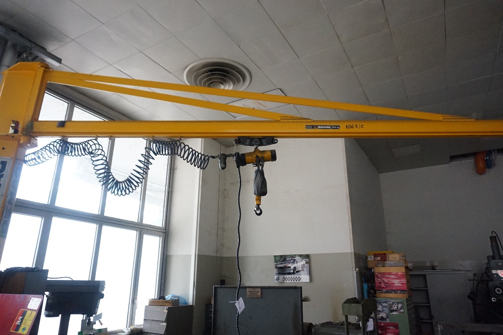 Demag 6m Swing Jib Hoist with Electric 1000kg hoist