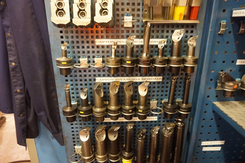 Cabinet with U Drills, Boring Bar Holders, Capto Tooling, VDI 50 ...