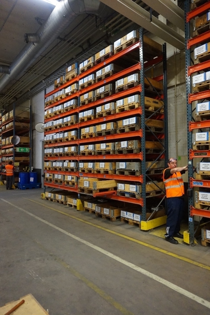 Racking 1.1m Wide x 5m High Approx. 9 Bays (Some with pull out trays)