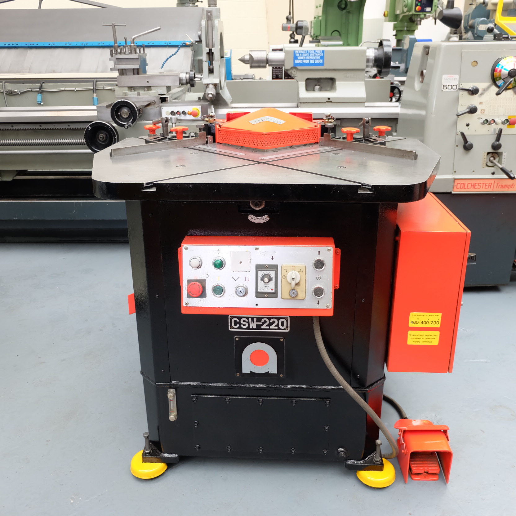 Amada Type CSW220 Hydraulic Sheet Metal Corner Notcher