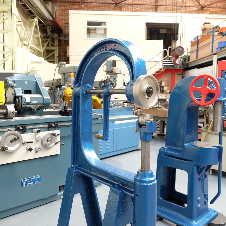 Keetona English Wheeling Machine