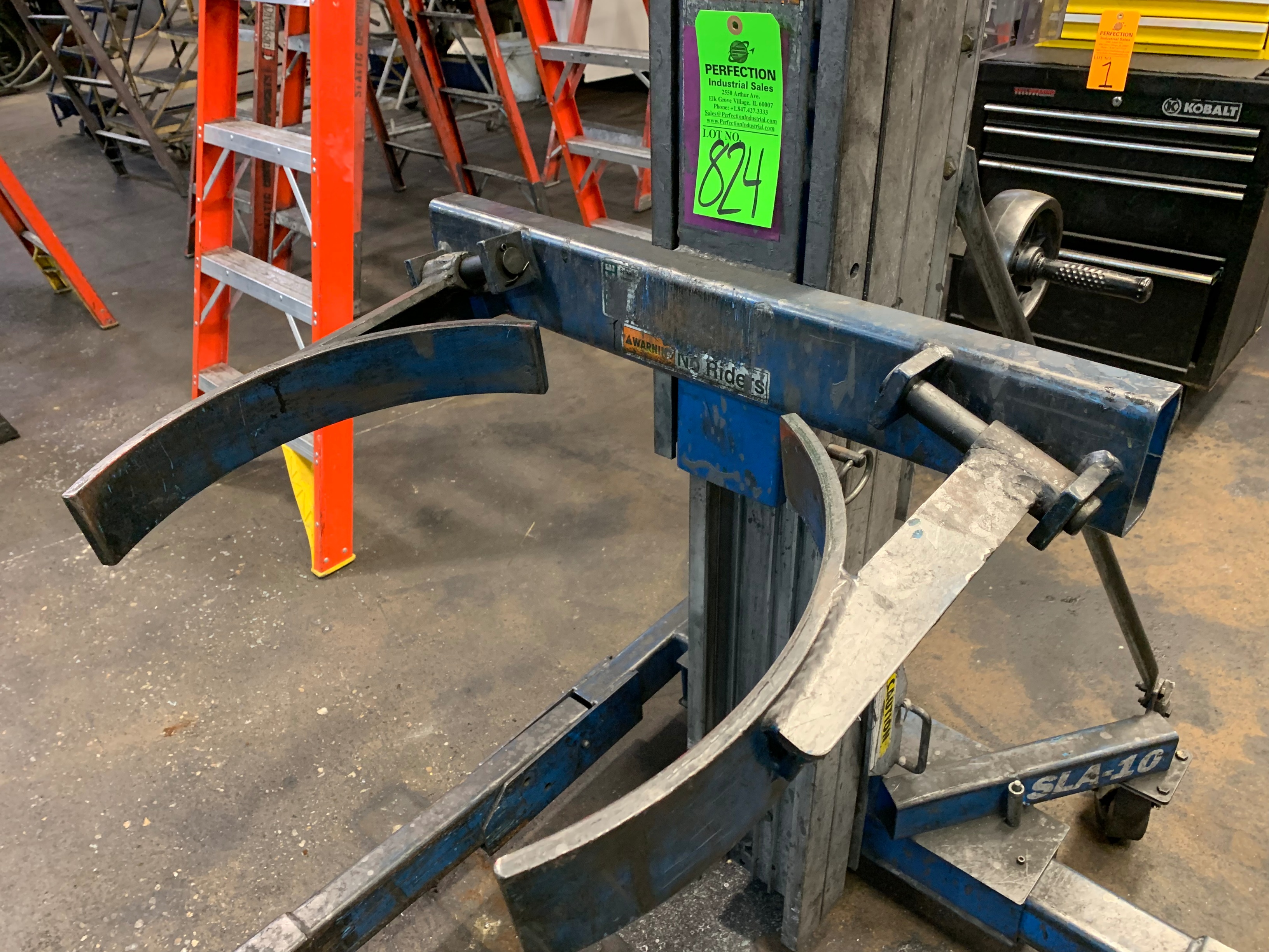 GENIE SLA-10 Superlift Advantage Manual Lift s/n 5501511779