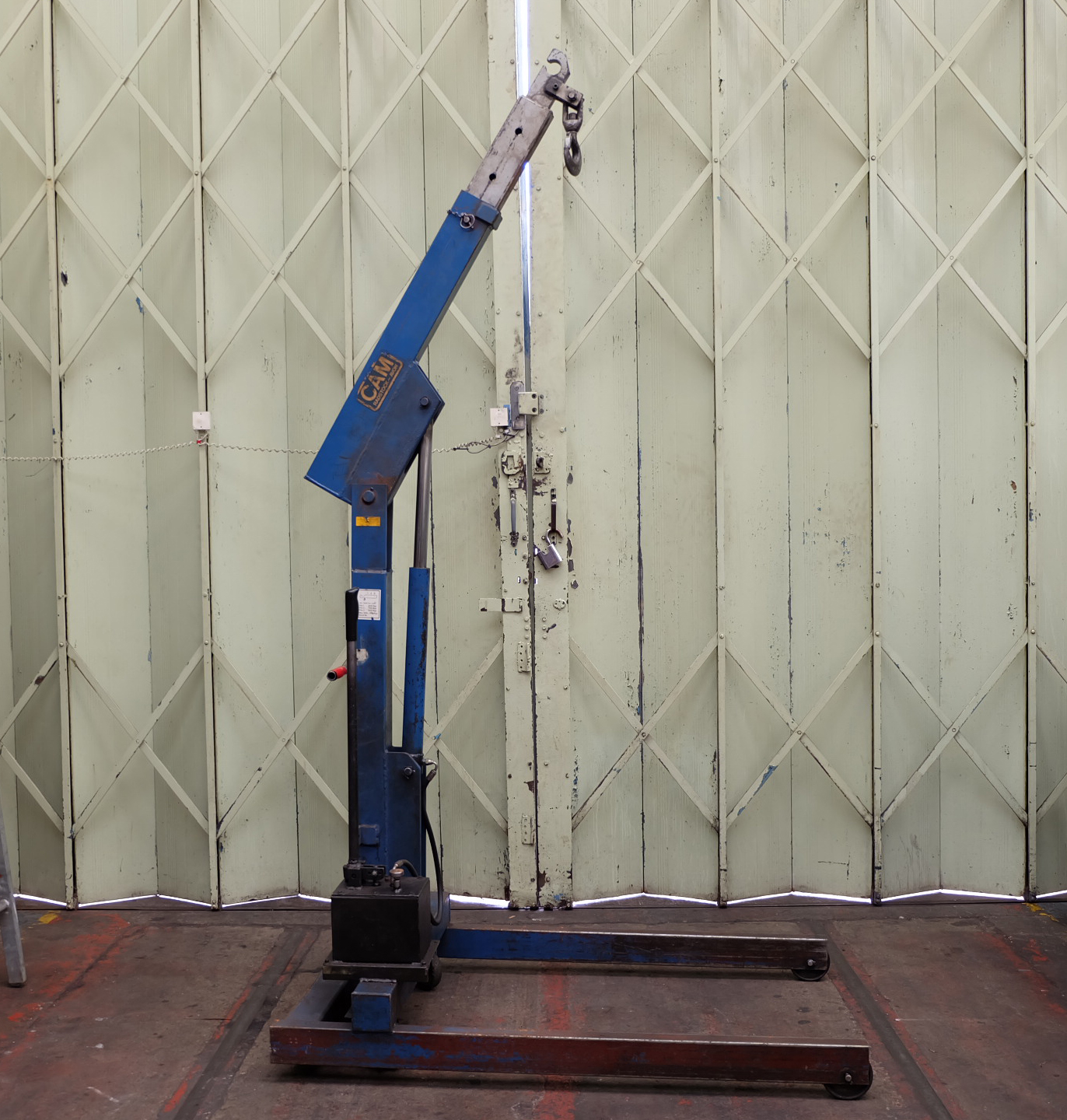 CAM Mobile Engine Lift