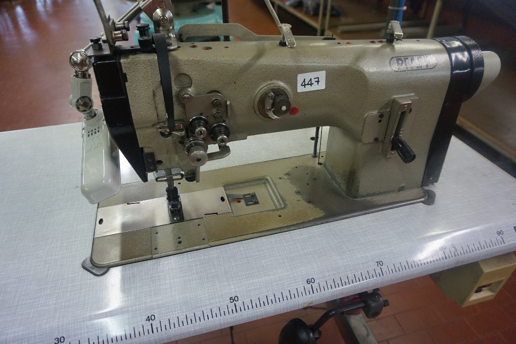 Pfaff Model 242720/026/01 Sewing Machine