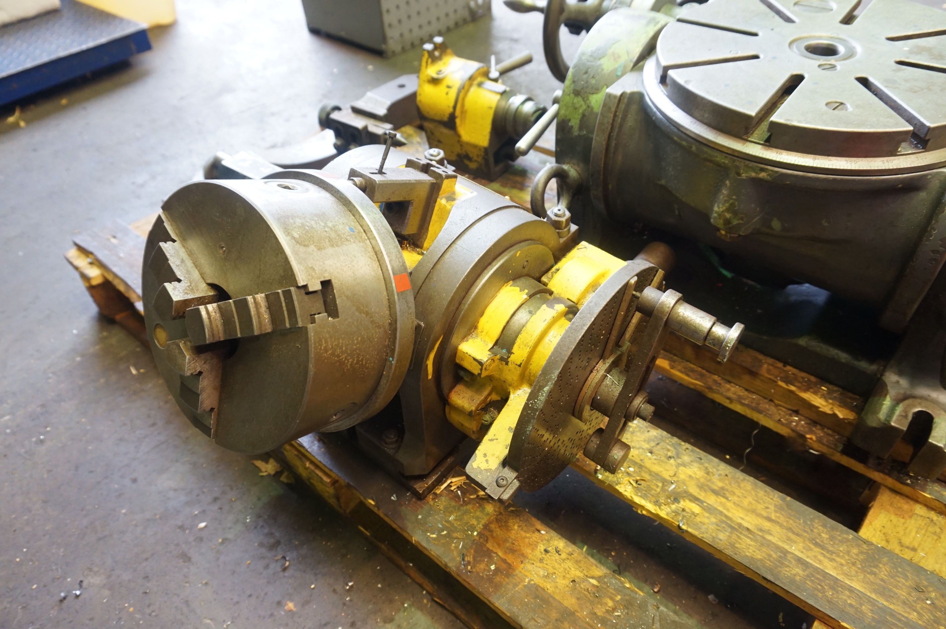 (2) Dividing Head & Collet Vice